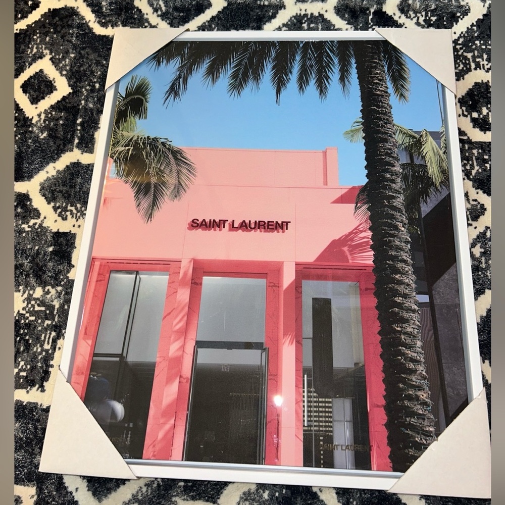 SAINT LAURENT STORE FRONT PICTURE DESIGNER LUXURY